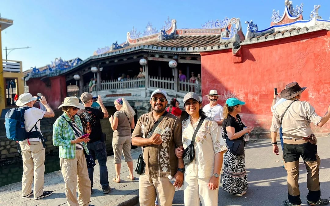 Hoi An Ancient Town Small-Group Walking Tour Image 5