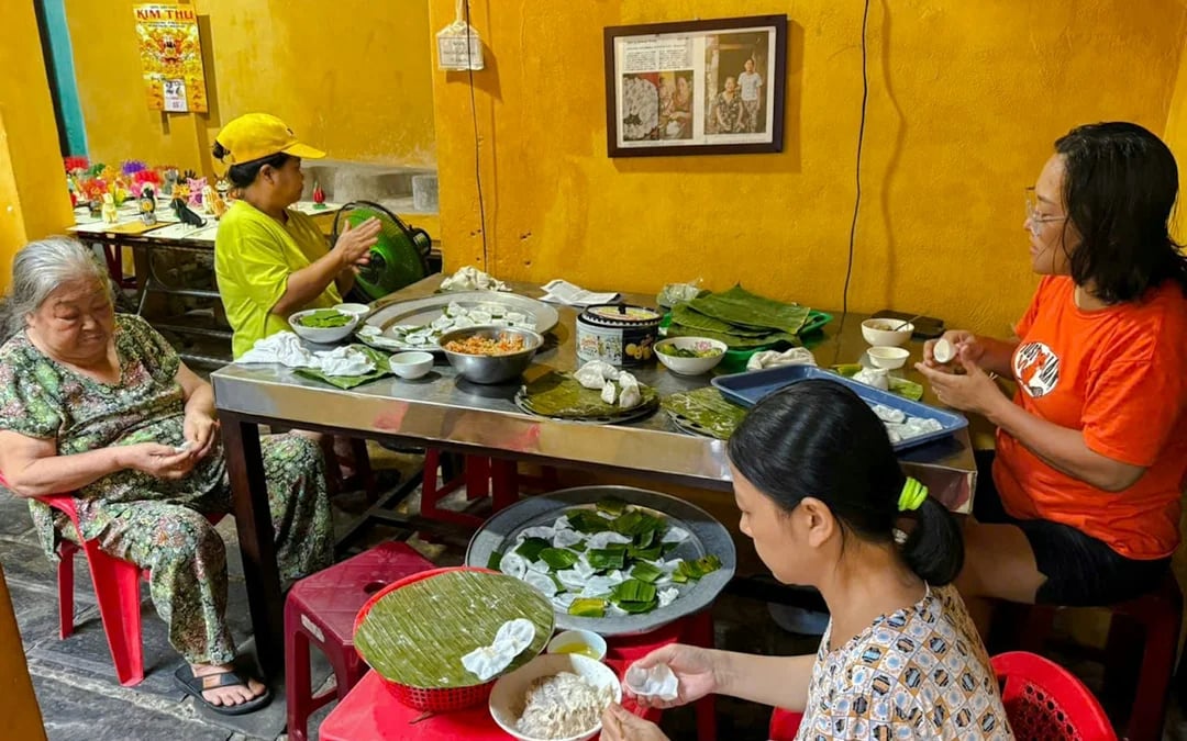 Hoi An Ancient Town Small-Group Walking Tour Image 6