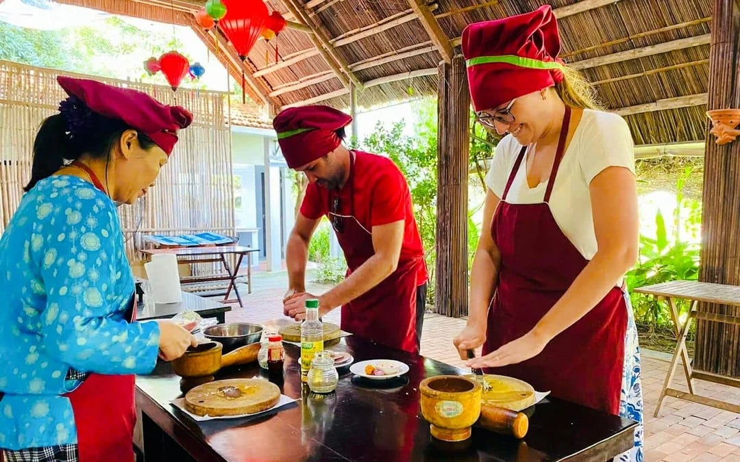 Hoi An Cooking Class with Tra Que Vegetable Village Visit Image 2