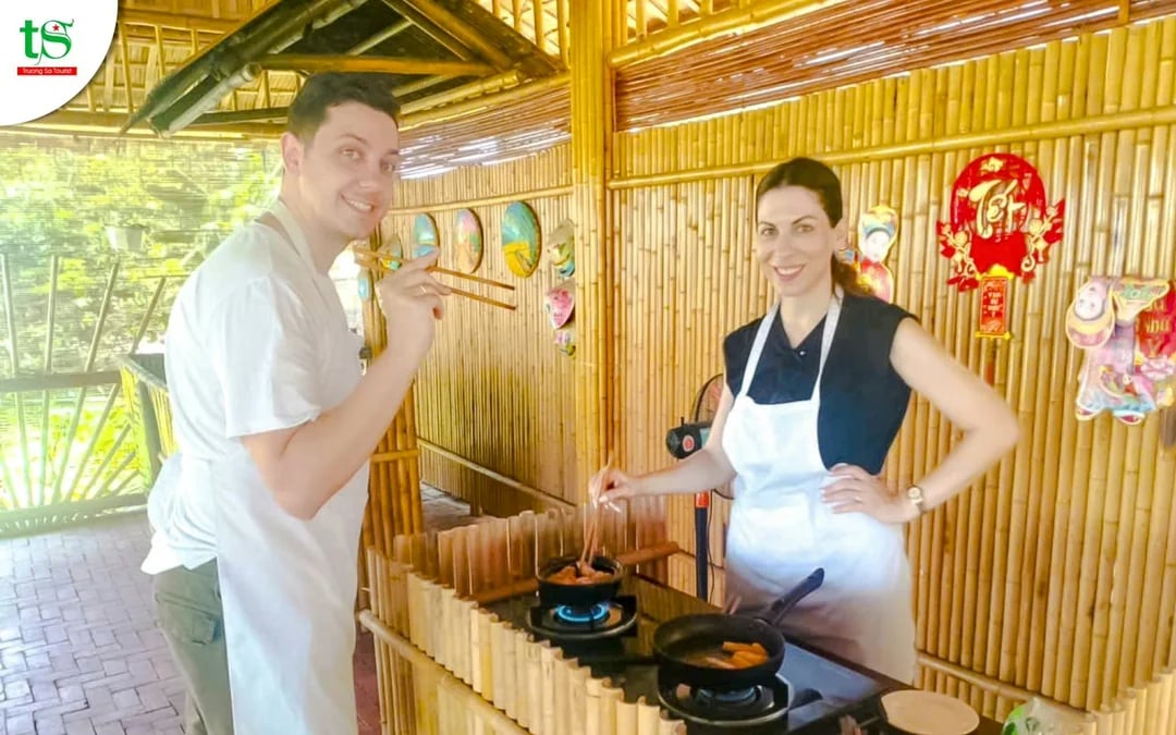 Hoi An Countryside Bicycle Tour with Tra Que Vegetable Village Farming Experience and Lunch Image 1