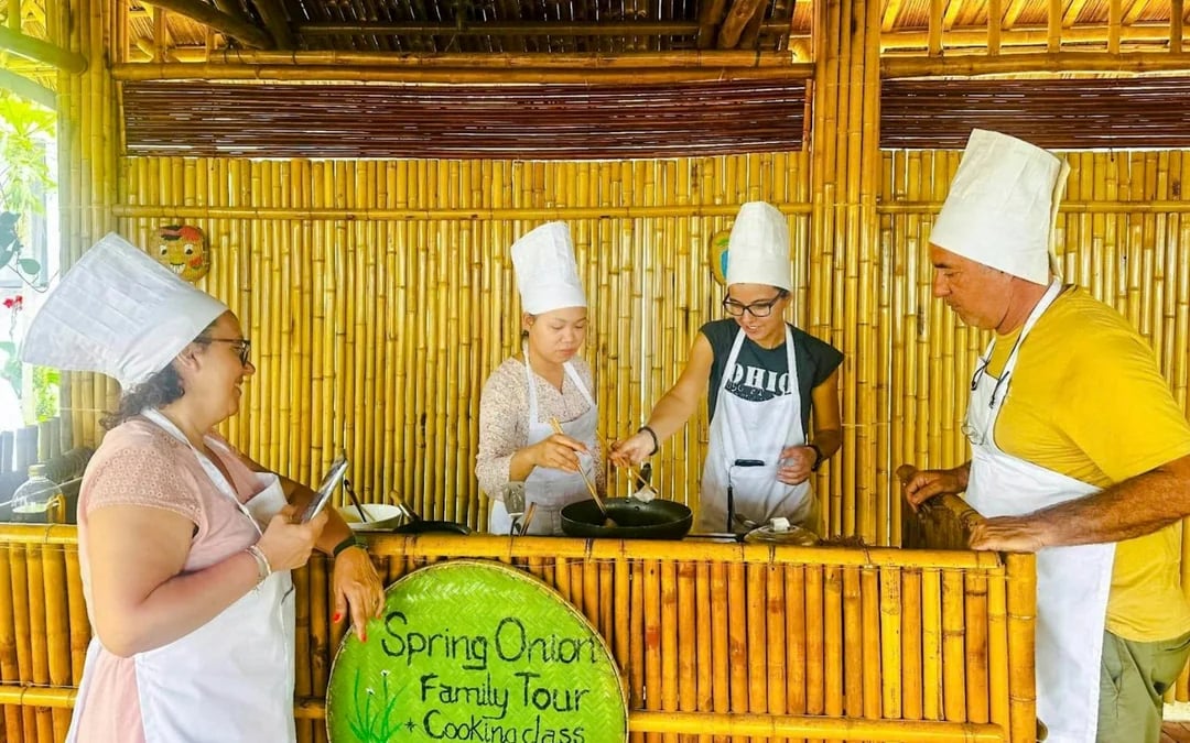 Hoi An Countryside Bicycle Tour with Tra Que Vegetable Village Farming Experience and Lunch Image 6