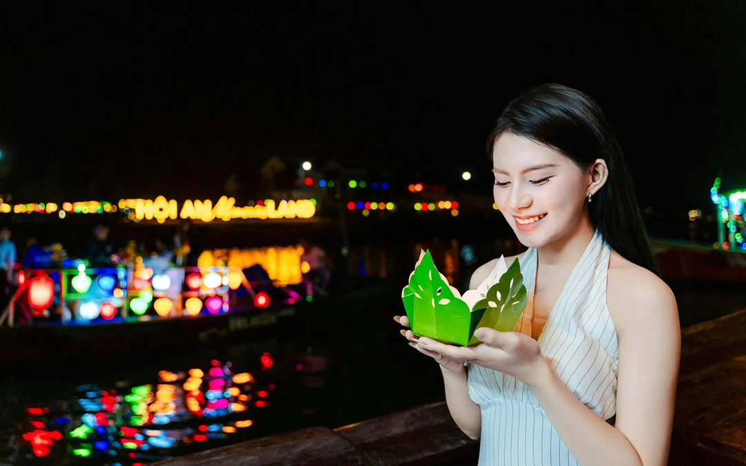 Hoi An Memories Show Tickets with Lantern Release on Boat Image 5
