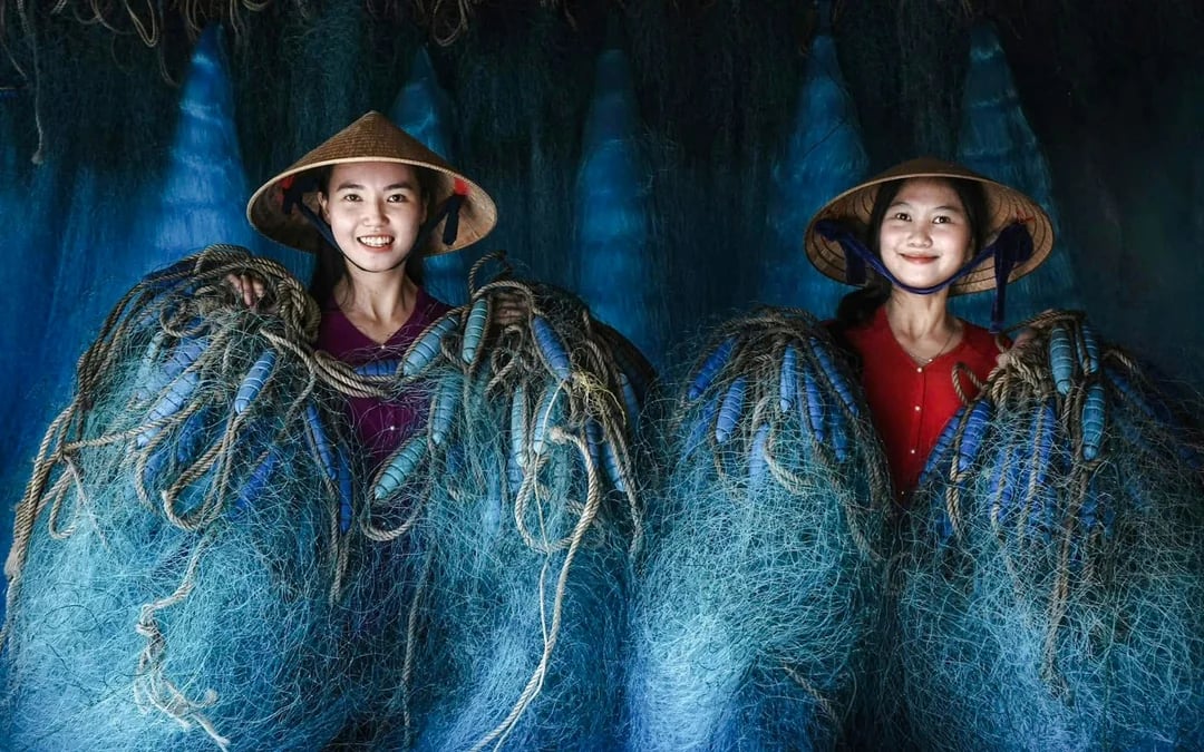 Hoi An Private Tra Nhieu Village Cycling Tour with Basket Boat Ride, Noodle-Making and Lunch Image 1