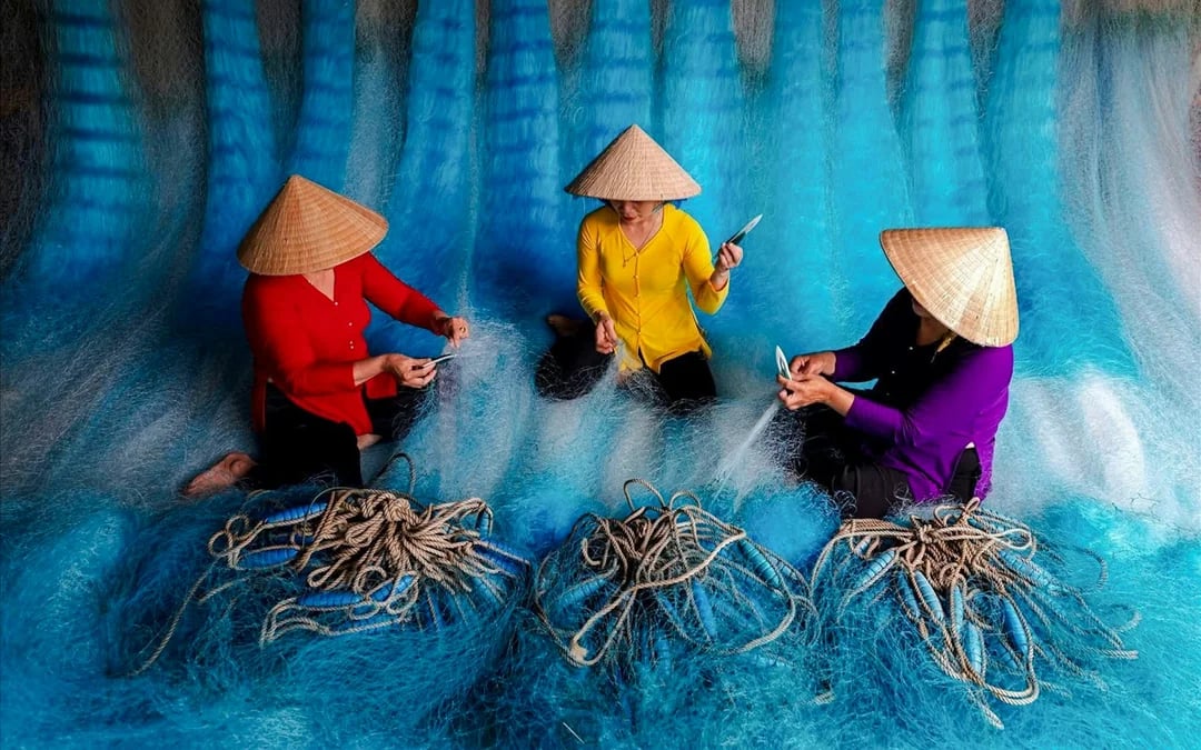 Hoi An Private Tra Nhieu Village Cycling Tour with Basket Boat Ride, Noodle-Making and Lunch Image 5