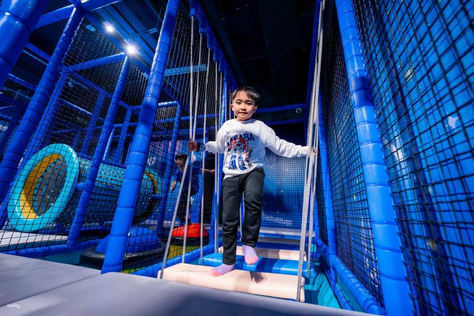 Hong Kong's First AI-Powered Mixed Reality Indoor Children's Playground: Ganarova 90-Minute Admission (1 Adult + 1 Child) | Complimentary Non-slip Socks for Kids
