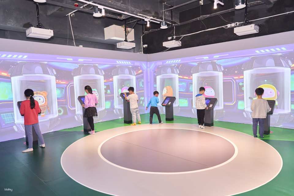 Hong Kong's First AI-Powered Mixed Reality Indoor Children's Playground: Ganarova 90-Minute Admission (1 Adult + 1 Child) | Complimentary Non-slip Socks for Kids