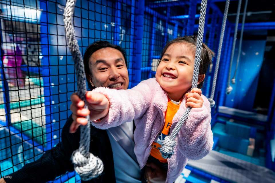 Hong Kong's First AI-Powered Mixed Reality Indoor Children's Playground: Ganarova 90-Minute Admission (1 Adult + 1 Child) | Complimentary Non-slip Socks for Kids