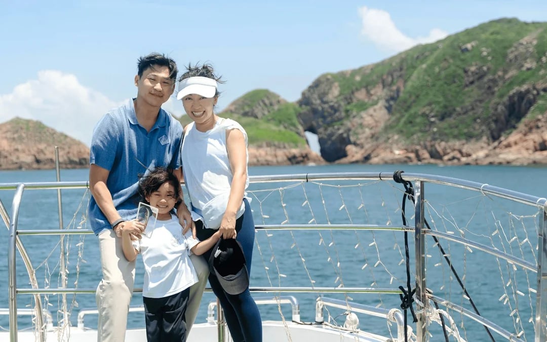 Hong Kong Sai Kung Island-Hopping Yacht Cruise to Yim Tin Tsai With Hakka Snack Tasting Image 5
