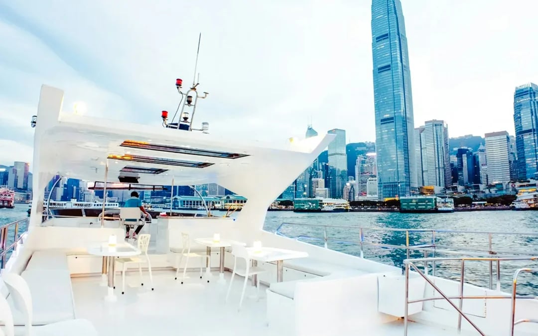 Hong Kong Victoria Harbour Evening Yacht Cruise on Dreamer with Snacks, Soft Drinks & Photos Image 3