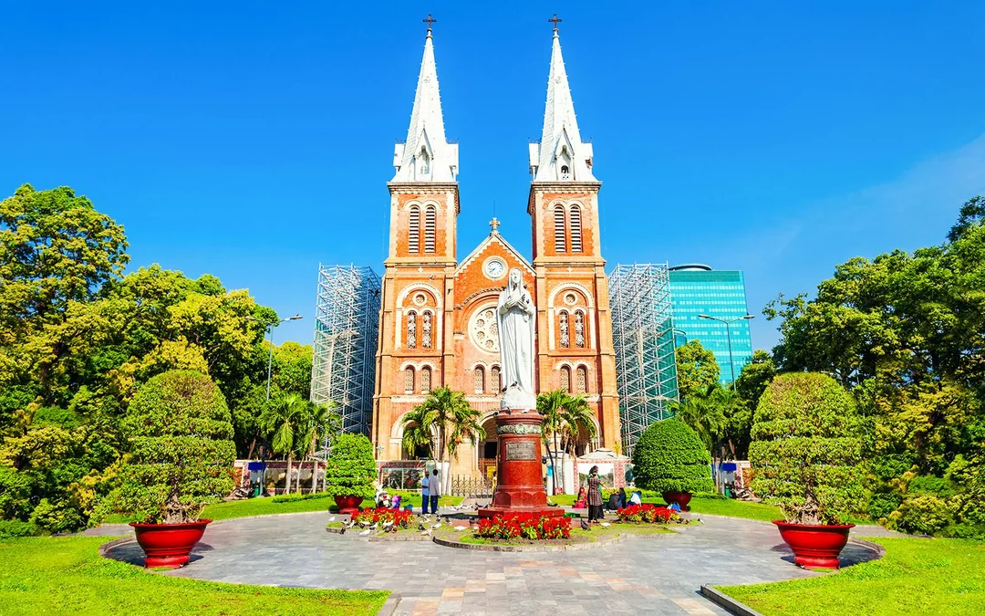 Hop-on Hop-off Vietnam: Ho Chi Minh Hop-on Hop-off Bus Tour Image 5