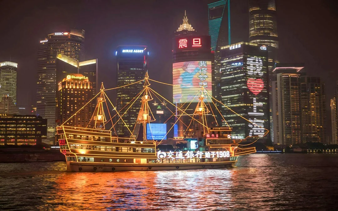 Huangpu River Cruise + City Sightseeing Bus 1-Day Pass Image 2