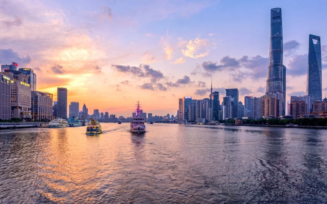 Huangpu River Cruise + City Sightseeing Bus 1-Day Pass Image 4