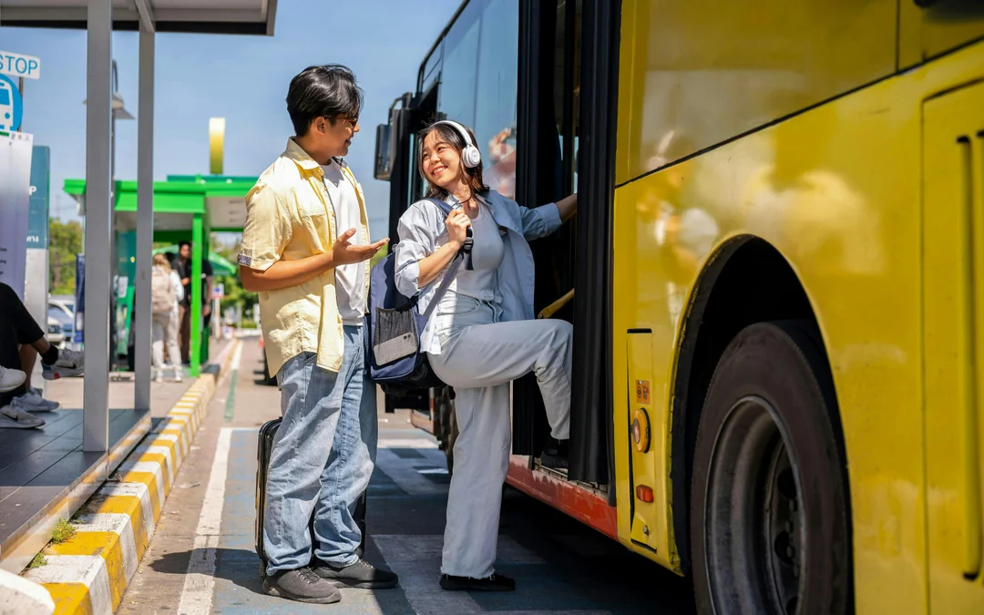 Huangpu River Cruise + City Sightseeing Bus 1-Day Pass Image 5