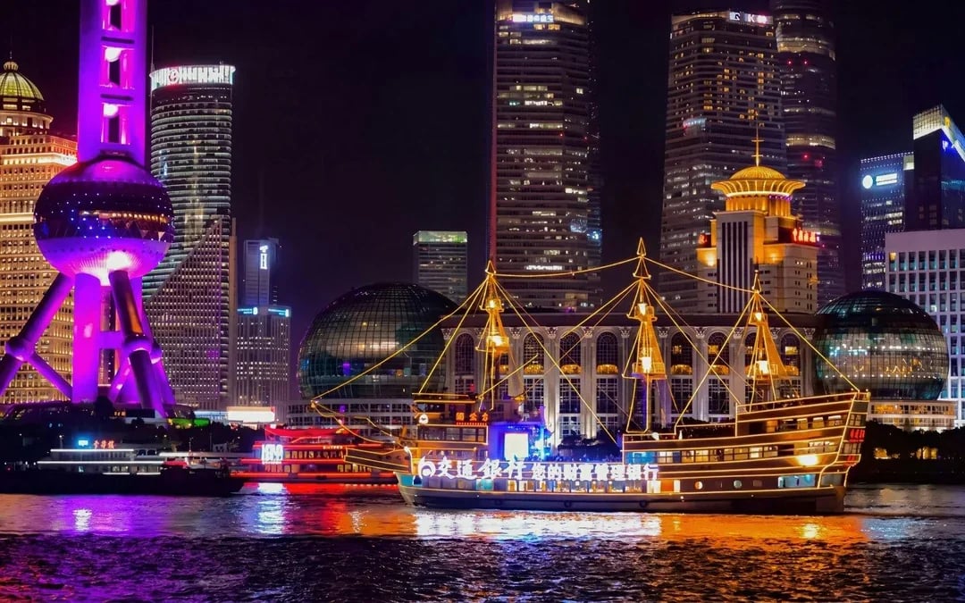 Huangpu River Cruise + City Sightseeing Bus 1-Day Pass Image 7