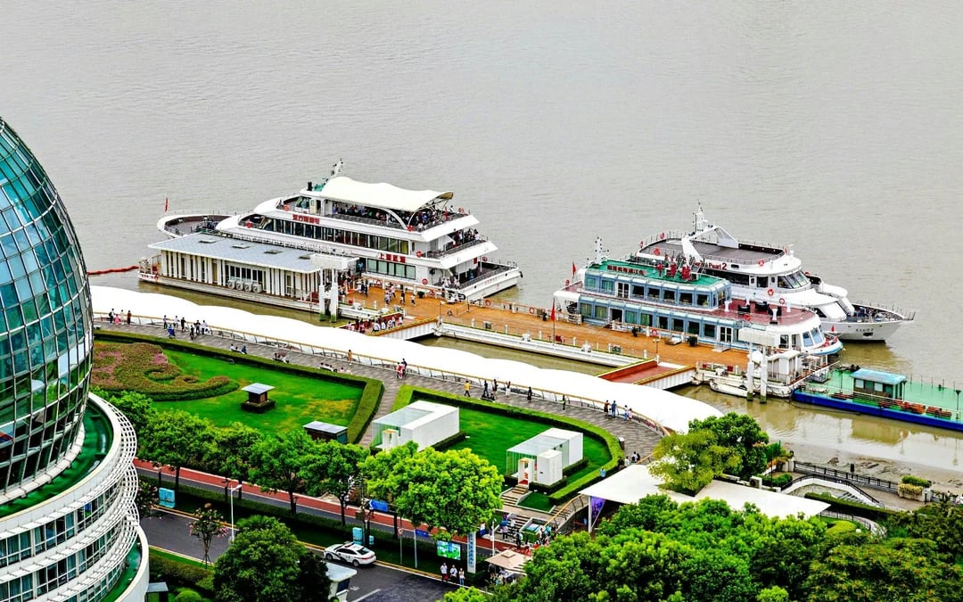 Huangpu River Cruise + Oriental Pearl Tower Entry Image 10