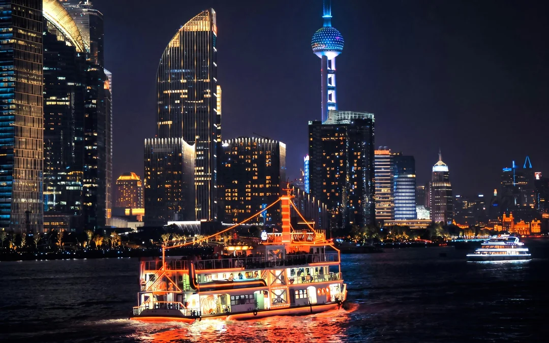 Huangpu River Cruise + Shanghai Tower 118F Observation Deck Image 2