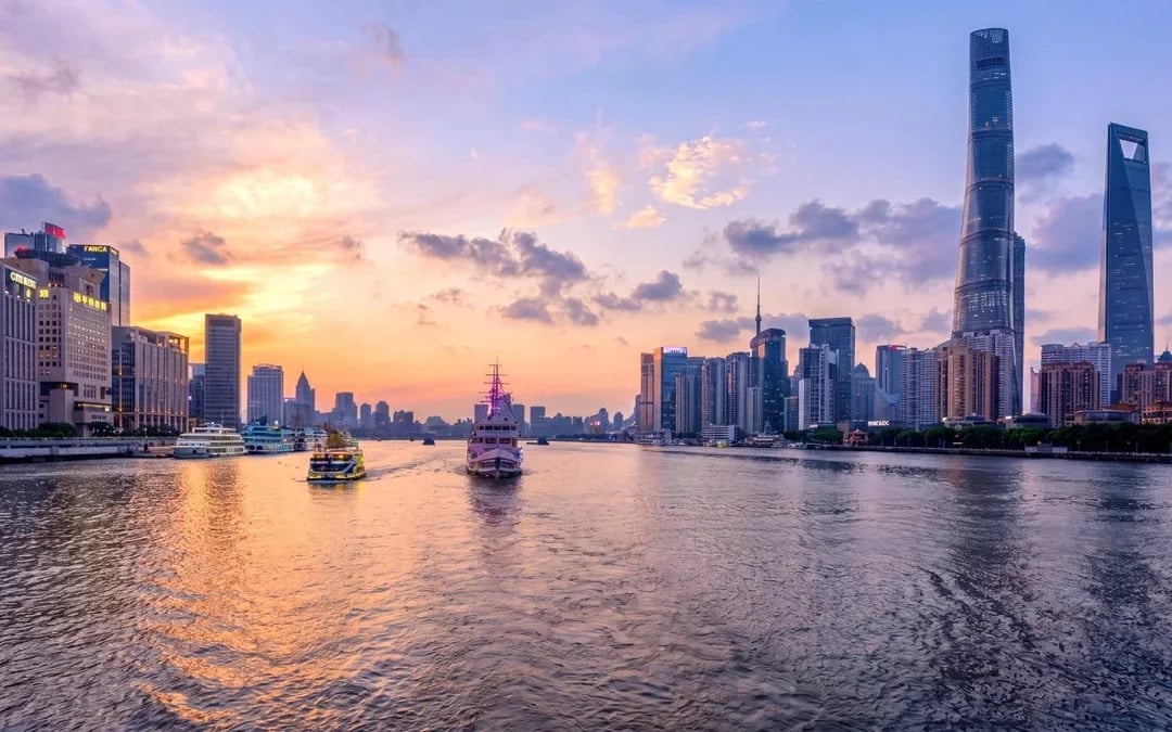 Huangpu River Cruise + Shanghai Tower 118F Observation Deck Image 3