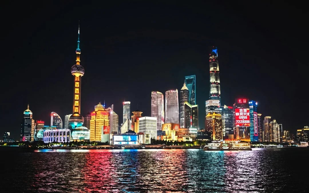 Huangpu River Cruise + Shanghai Tower 118F Observation Deck Image 6