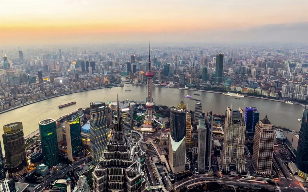 Huangpu River Cruise + Shanghai Tower 118F Observation Deck Image 8