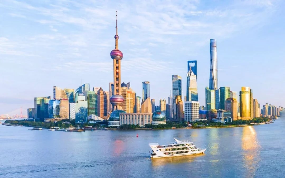 Huangpu River Dinner Cruise Image 1