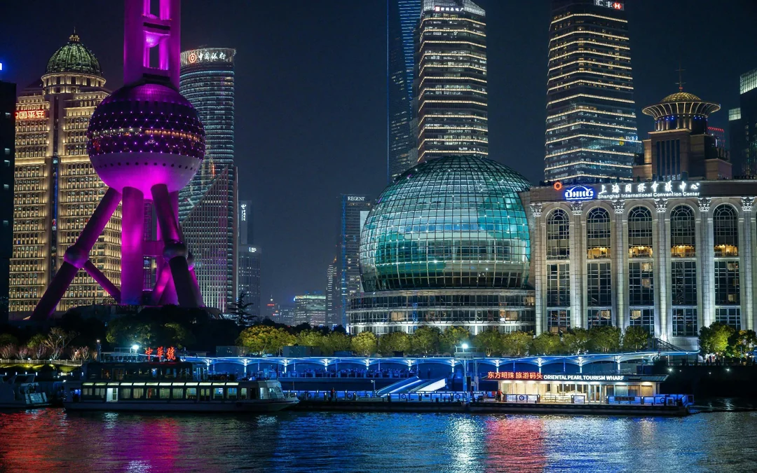 Huangpu River Sightseeing Cruise Image 4