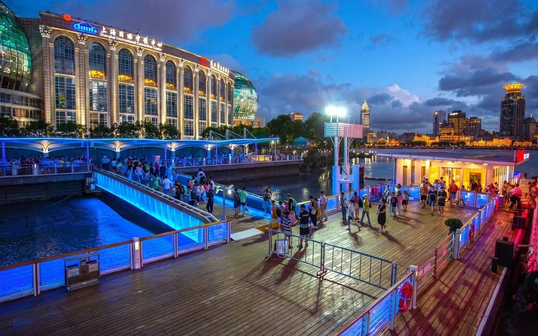 Huangpu River Sightseeing Cruise Image 9