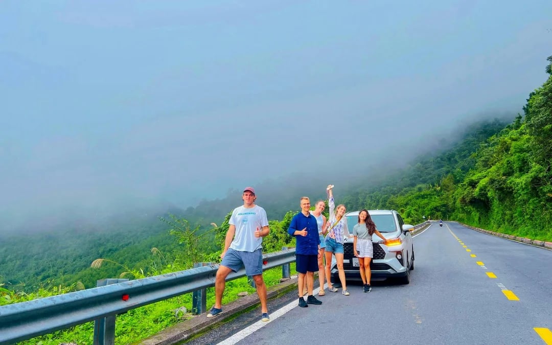 Hue ↔ Da Nang/Hoi An Private Car Transfer via Hai Van Pass and Marble Mountain Image 9