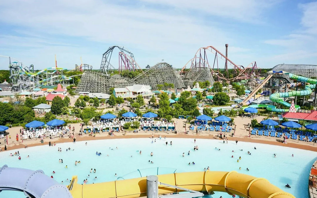 Hurricane Harbor Chicago One Day Ticket Image 3