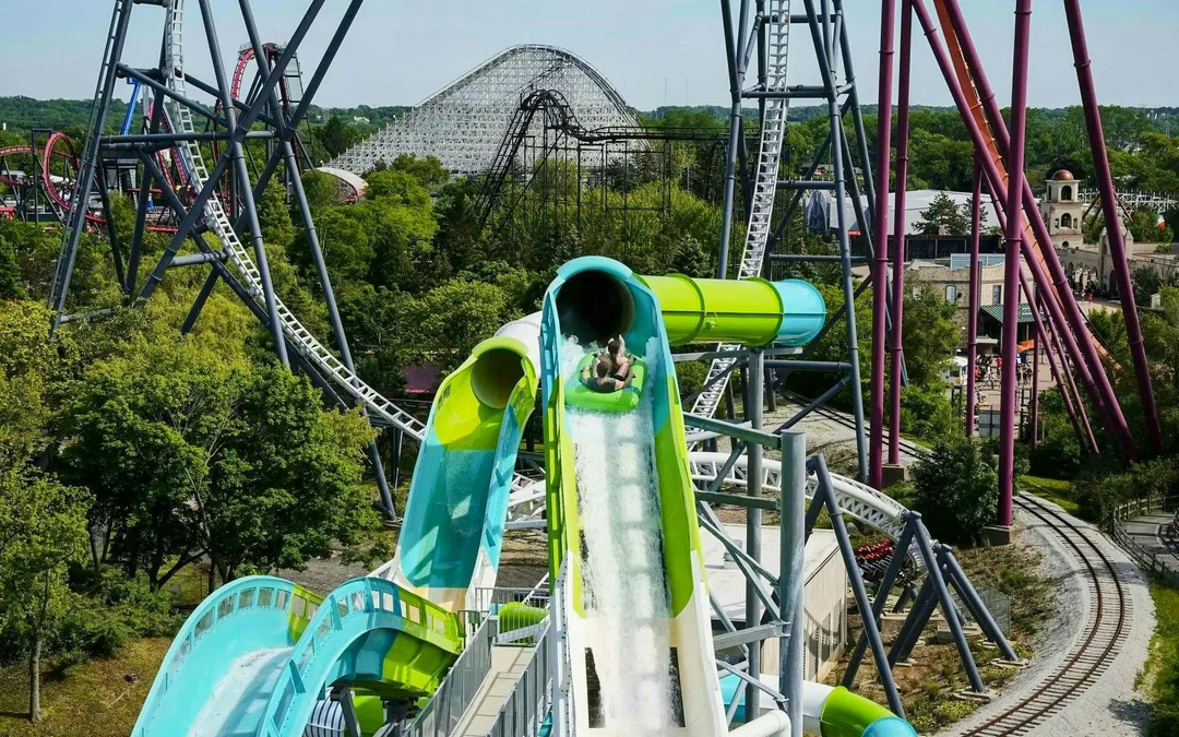 Hurricane Harbor Chicago One Day Ticket Image 9