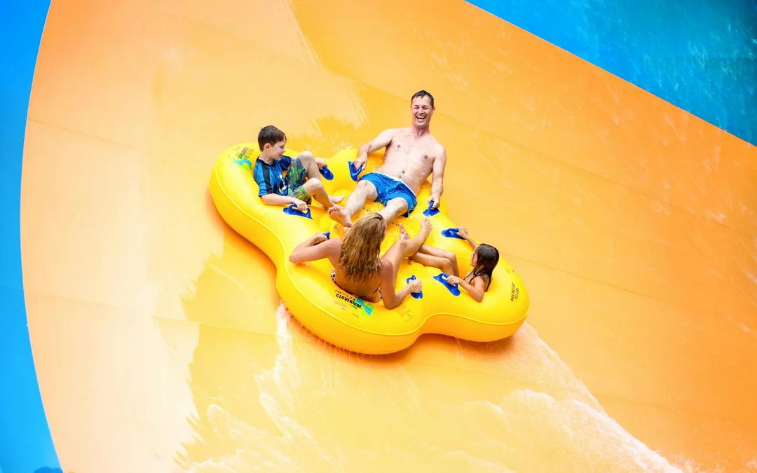 Hurricane Harbor Los Angeles One-Day Ticket Image 3