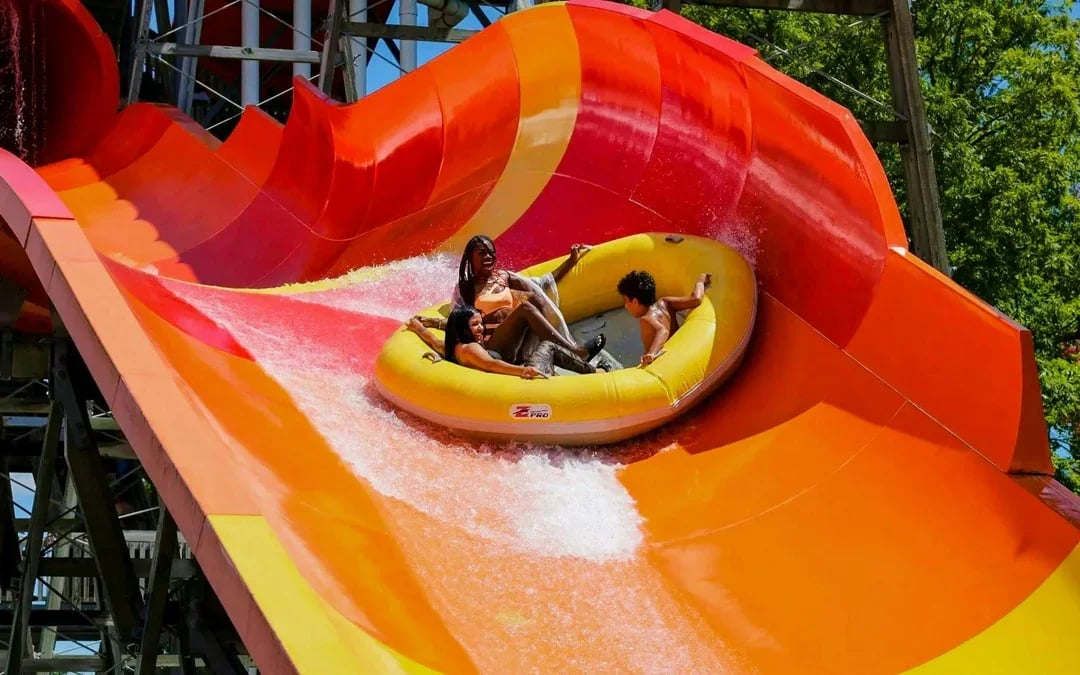 Hurricane Harbor New Jersey One Day Ticket Image 6
