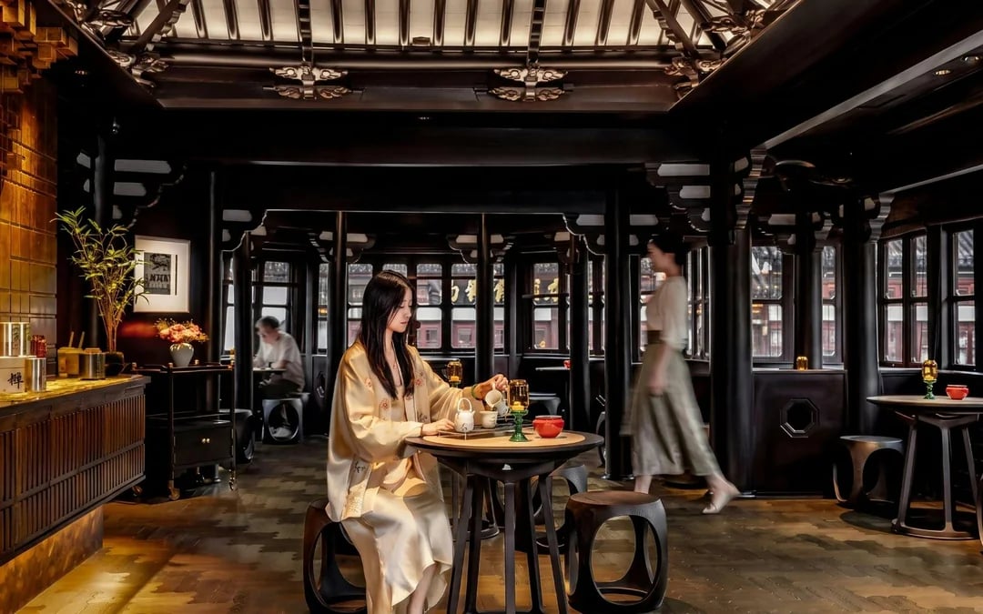 Huxinting Teahouse Tea Experience Image 1
