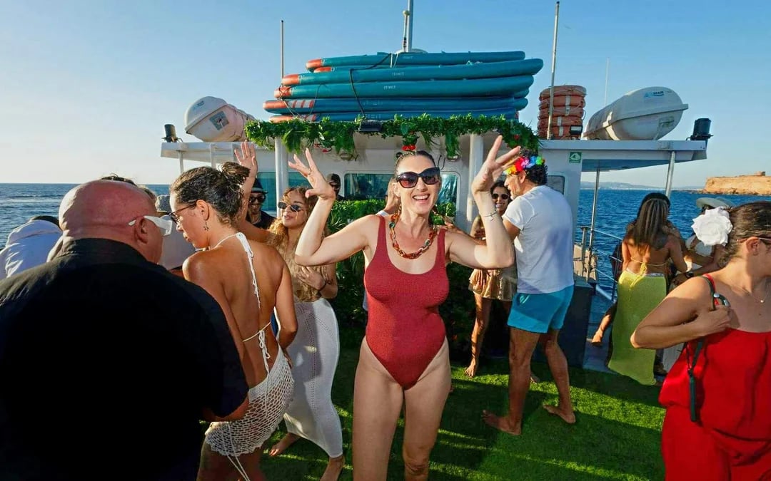 Ibiza: Full-day Formentera Cruise with Open Bar, Breakfast & Paella Image 4