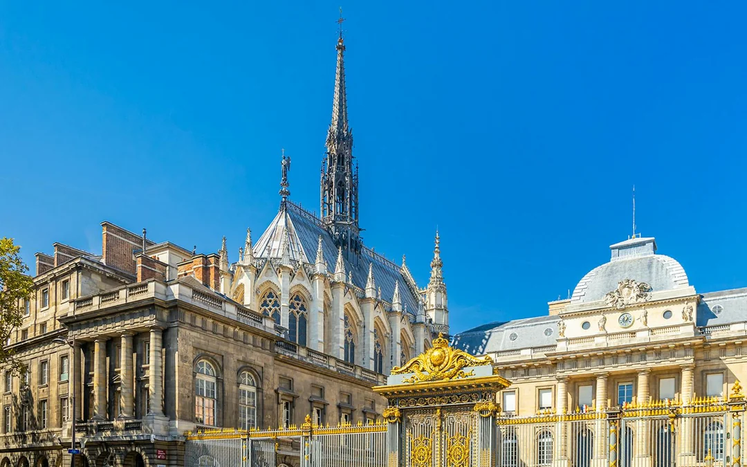 Île de la Cité Guided Tour with Sainte-Chapelle Tickets Image 2