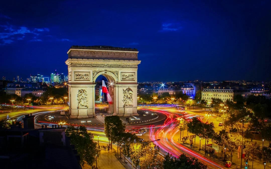 Illumination Tour of Paris and Eiffel Tower 2nd Floor (Reserved Access) Image 9