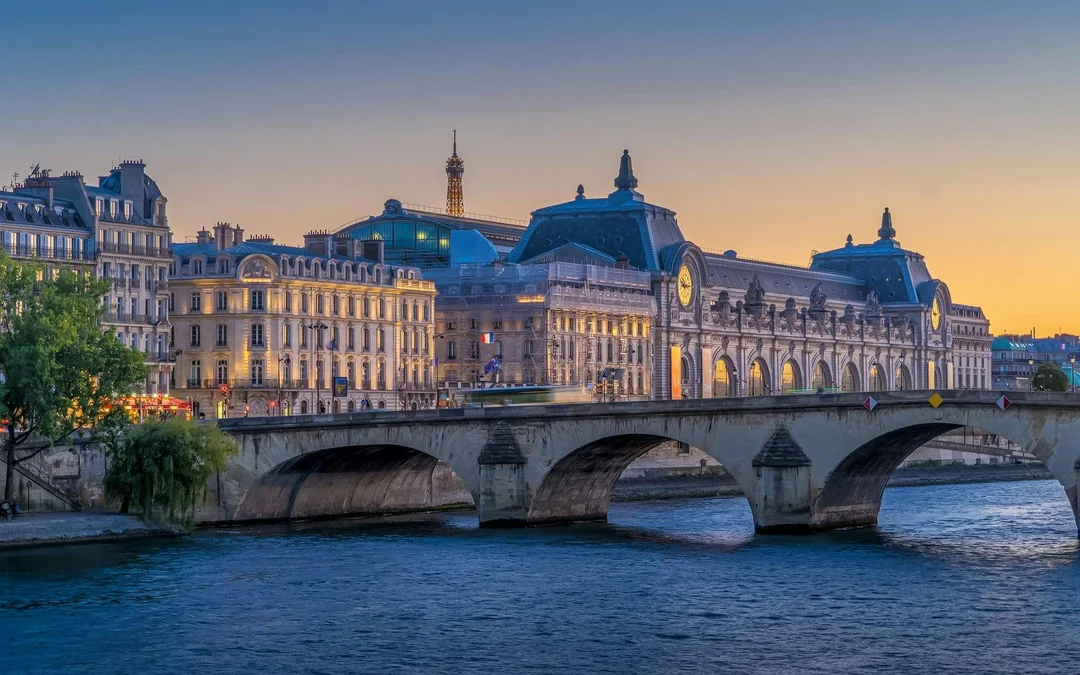 Illumination Tour of Paris and Eiffel Tower Summit (Reserved Access) Image 2