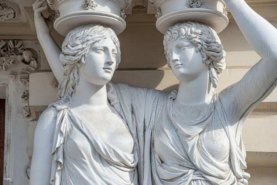 In-app audio tour of Vienna historic Hofburg District