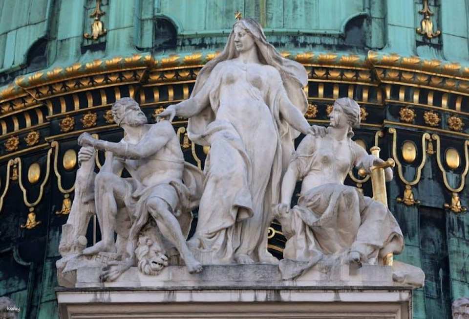 In-app audio tour of Vienna historic Hofburg District