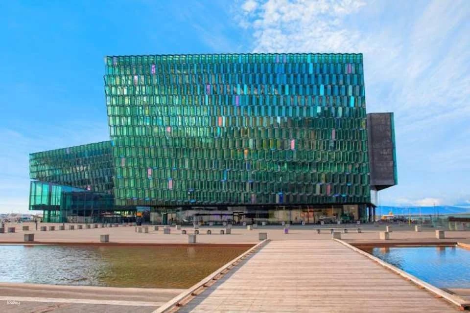 In-App Self-Guided Walking Tour to Discover Reykjavik