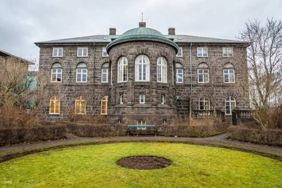 In-App Self-Guided Walking Tour to Discover Reykjavik