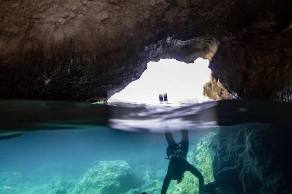 Individual snorkeling excursion by speedboat in Mallorca