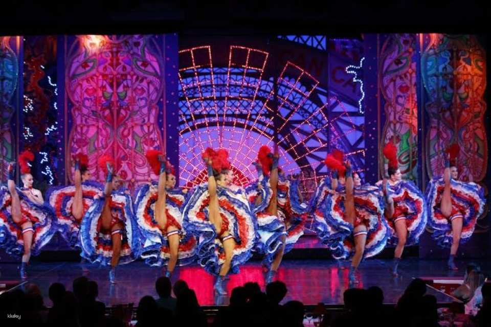 Interactive bus tour of Paris and dinner-show at the Moulin Rouge