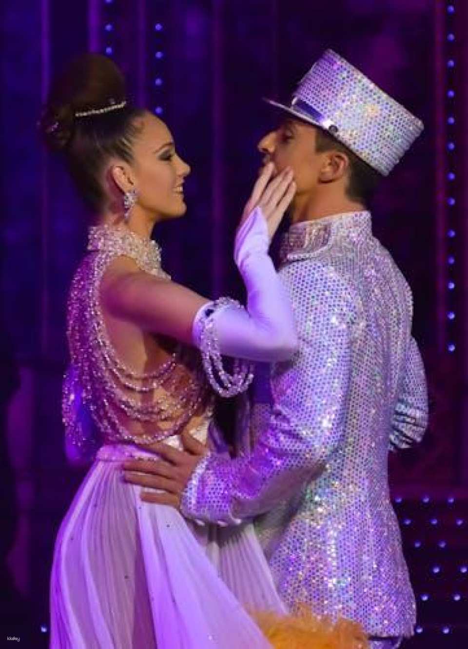 Interactive bus tour of Paris and dinner-show at the Moulin Rouge
