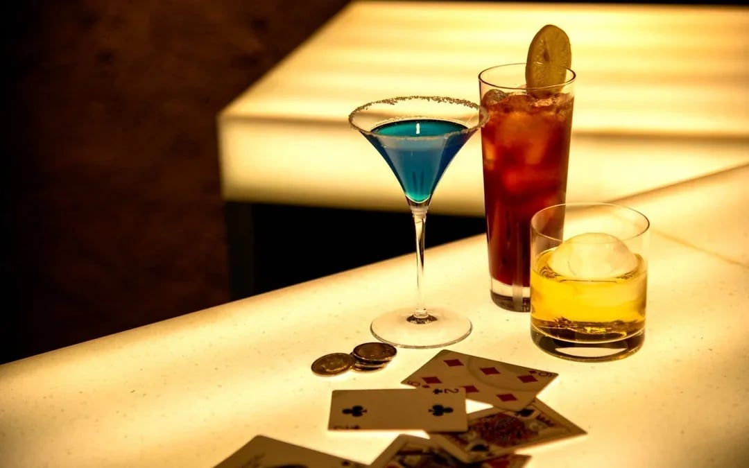 Intimate Magic Show & Signature Cocktails in Tokyo Image 1