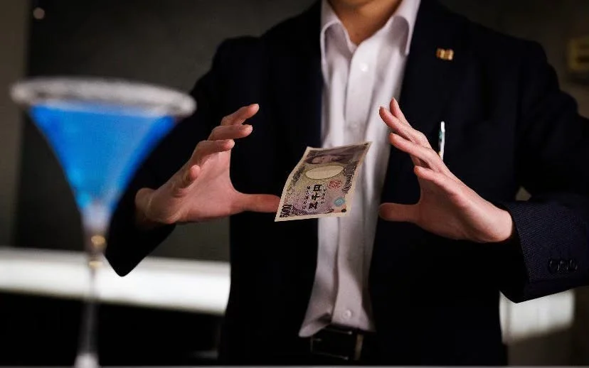 Intimate Magic Show & Signature Cocktails in Tokyo Image 2