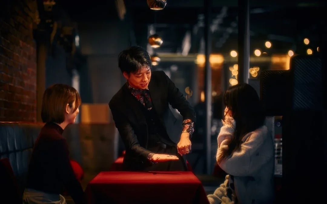 Intimate Magic Show & Signature Cocktails in Tokyo Image 3