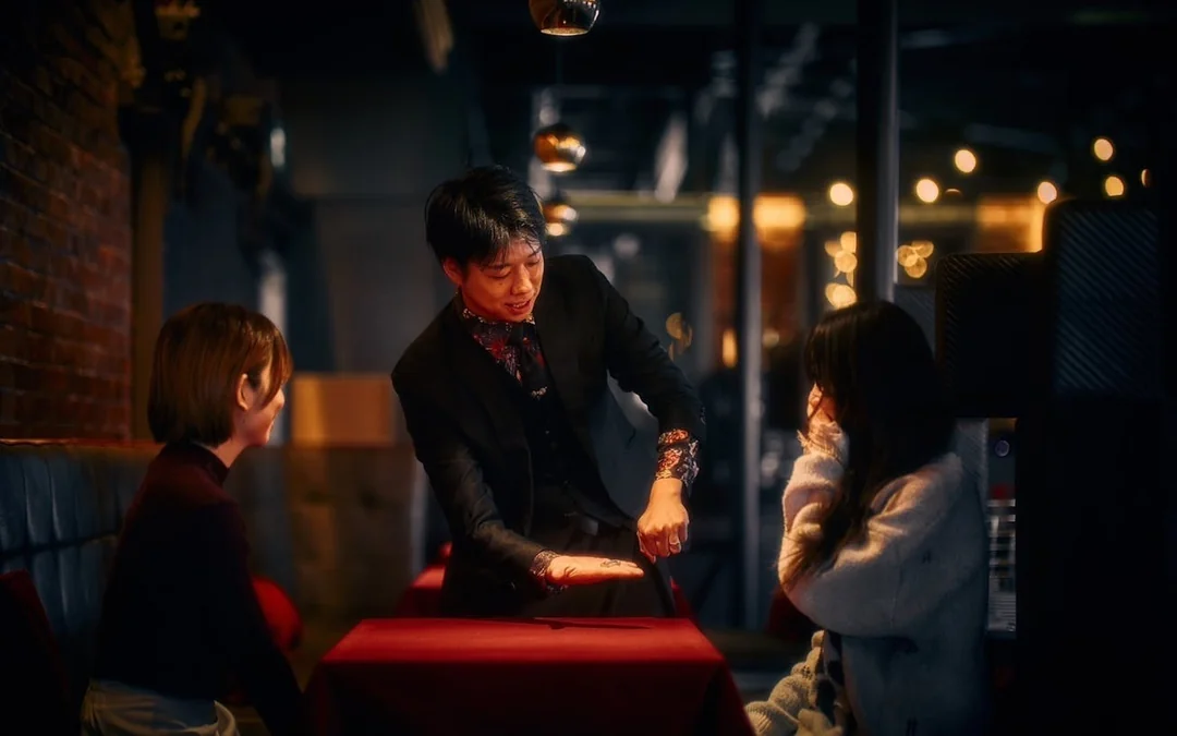 Intimate Magic Show & Signature Cocktails in Tokyo Image 3