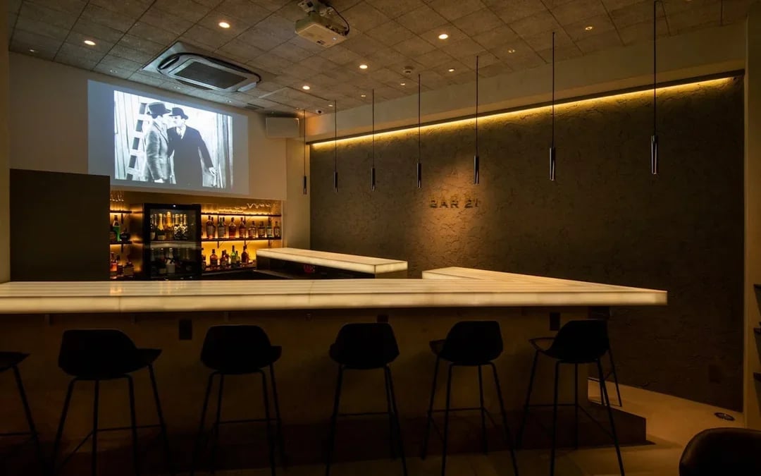 Intimate Magic Show & Signature Cocktails in Tokyo Image 7