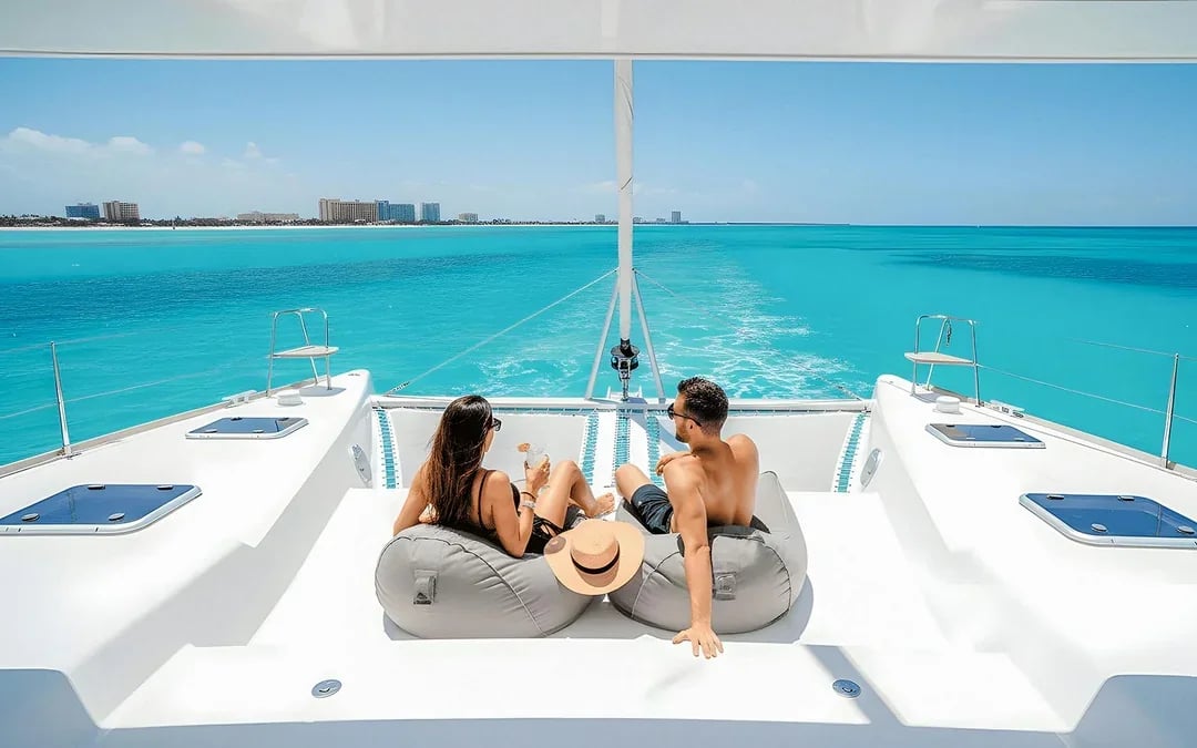 Isla Mujeres Catamaran Tour with Open Bar, Snorkelling and Buffet Image 2
