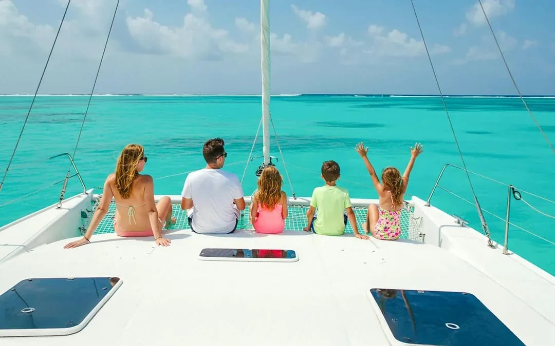 Isla Mujeres Catamaran Tour with Open Bar, Snorkelling and Buffet Image 11